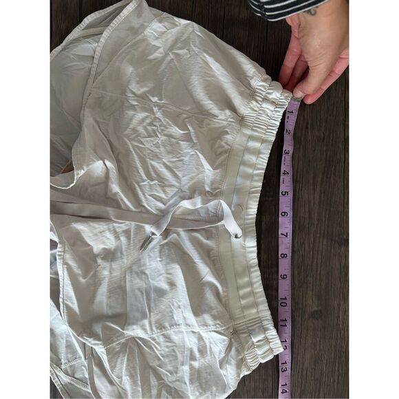 Lululemon Hotty Hot Low Rise Drawstring Athletic Running Shorts White Size 8 - Picture 12 of 12